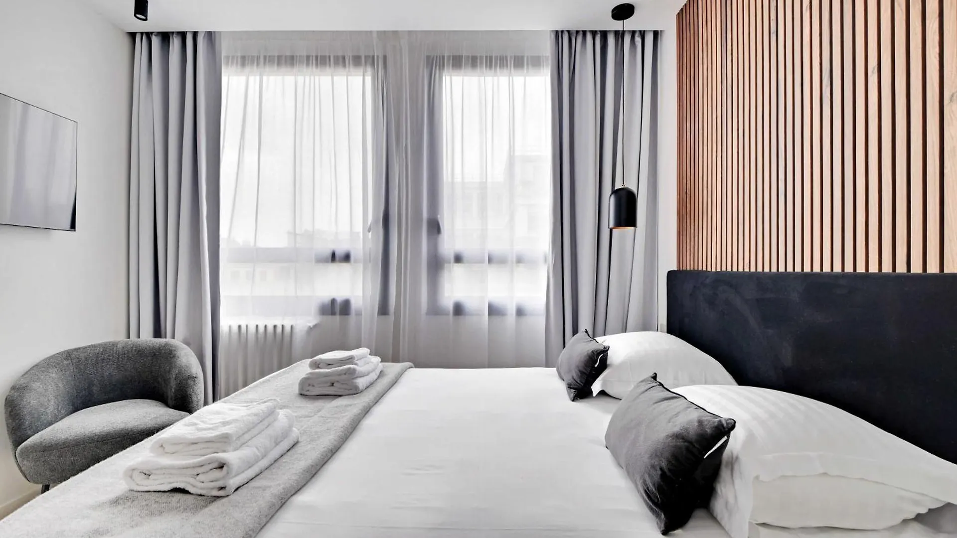 Elegant Apartment - 3Br-8P - Champs-Elysees Paris France